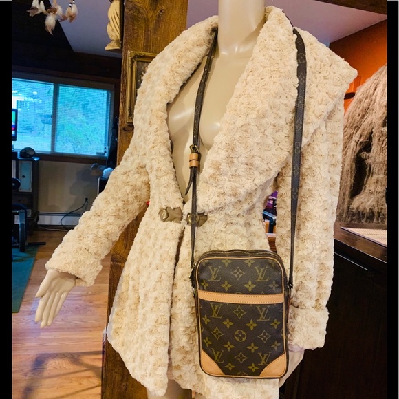 Louis Vuitton Handbags - 🎄🎁 ❤️Auth LV DANUBE MESSENGER EUC GORGEOUS❤️🎁🎄